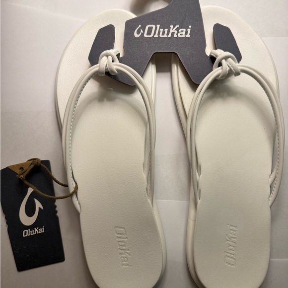 OluKai Women's Classic White Sandals - Picture 1 of 3